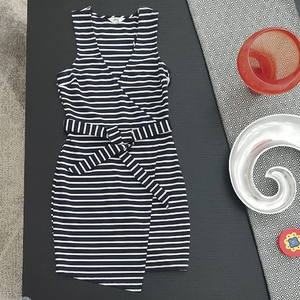 Like New Navy Blue Off-White Striped Sleeveless Ponte Dress M JACK BB Dakota